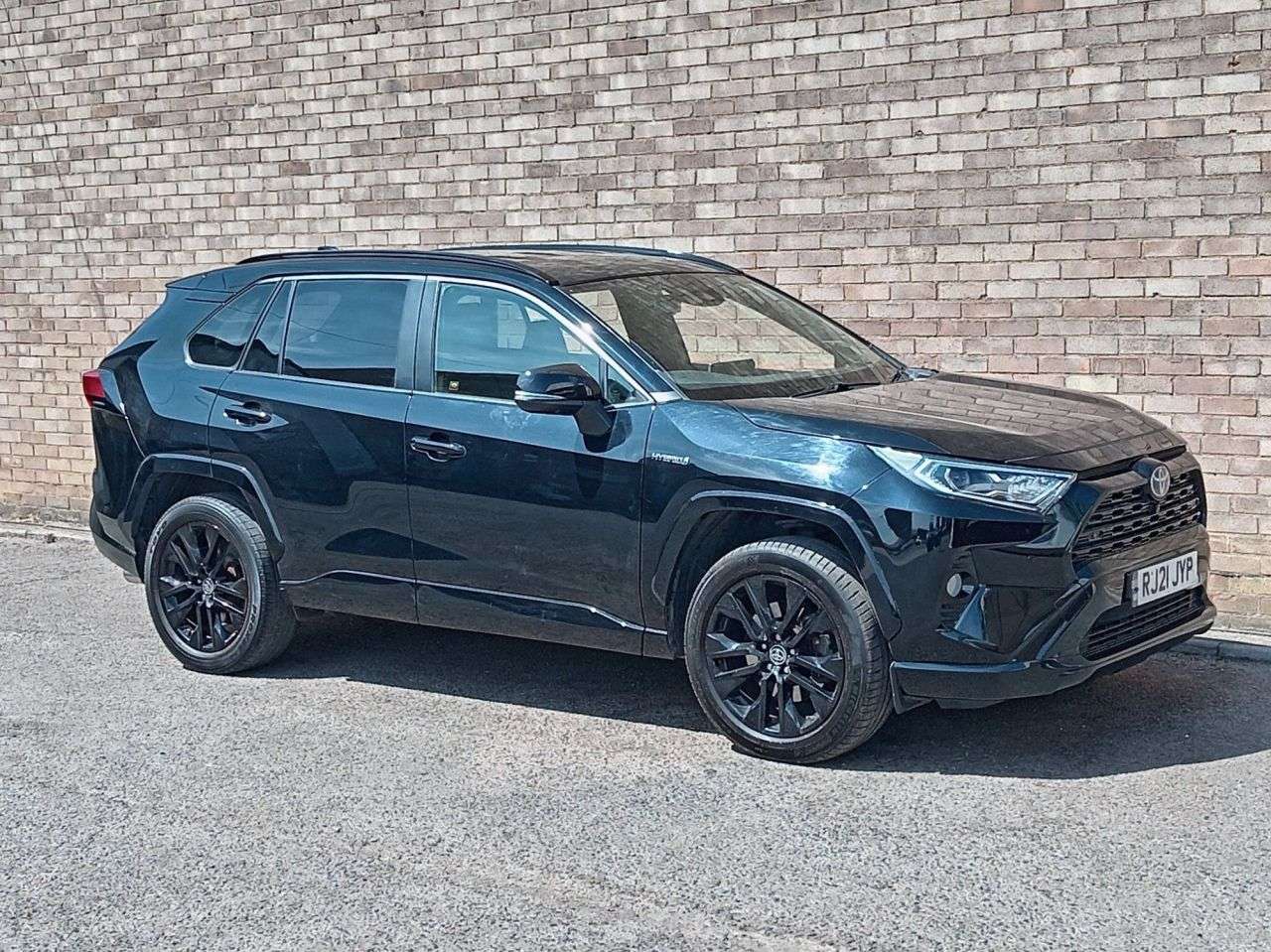 A 2021 TOYOTA RAV4 2.5 VVT-h Black Edition SUV 5dr Petrol Hybrid CVT Euro 6 (s/s) (218 ps) A 2021 TOYOTA RAV4 2.5 VVT-h Black Edition SUV 5dr Petrol Hybrid CVT Euro 6 (s/s) (218 ps)