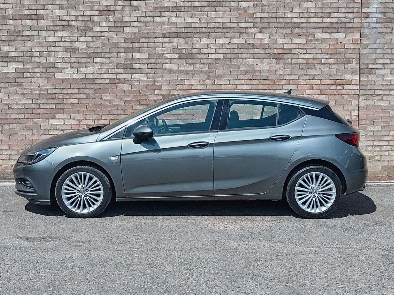 A 2018 VAUXHALL ASTRA 1.6i Turbo GPF Elite Nav Hatchback 5dr Petrol Manual Euro 6 (s/s) (200 ps) A 2018 VAUXHALL ASTRA 1.6i Turbo GPF Elite Nav Hatchback 5dr Petrol Manual Euro 6 (s/s) (200 ps)