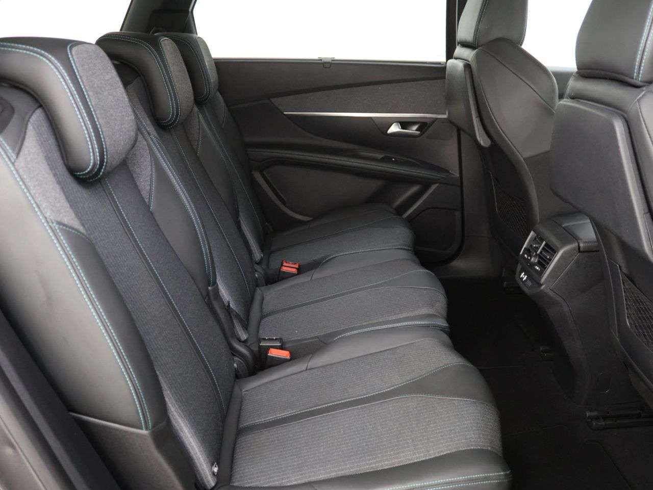 2021 PEUGEOT 5008 2021 PEUGEOT 5008