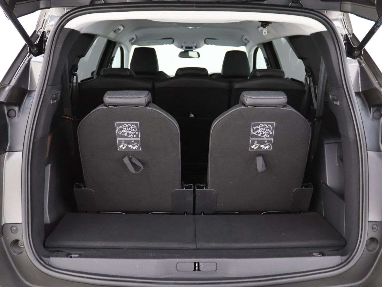 2021 PEUGEOT 5008 2021 PEUGEOT 5008
