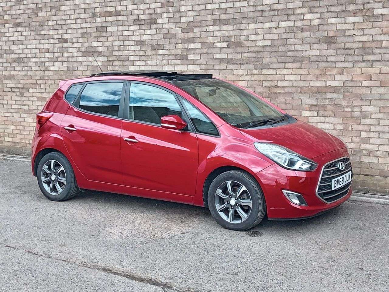 A 2018 HYUNDAI IX20 1.6 Premium Nav Hatchback 5dr Petrol Manual Euro 6 (125 ps) A 2018 HYUNDAI IX20 1.6 Premium Nav Hatchback 5dr Petrol Manual Euro 6 (125 ps)