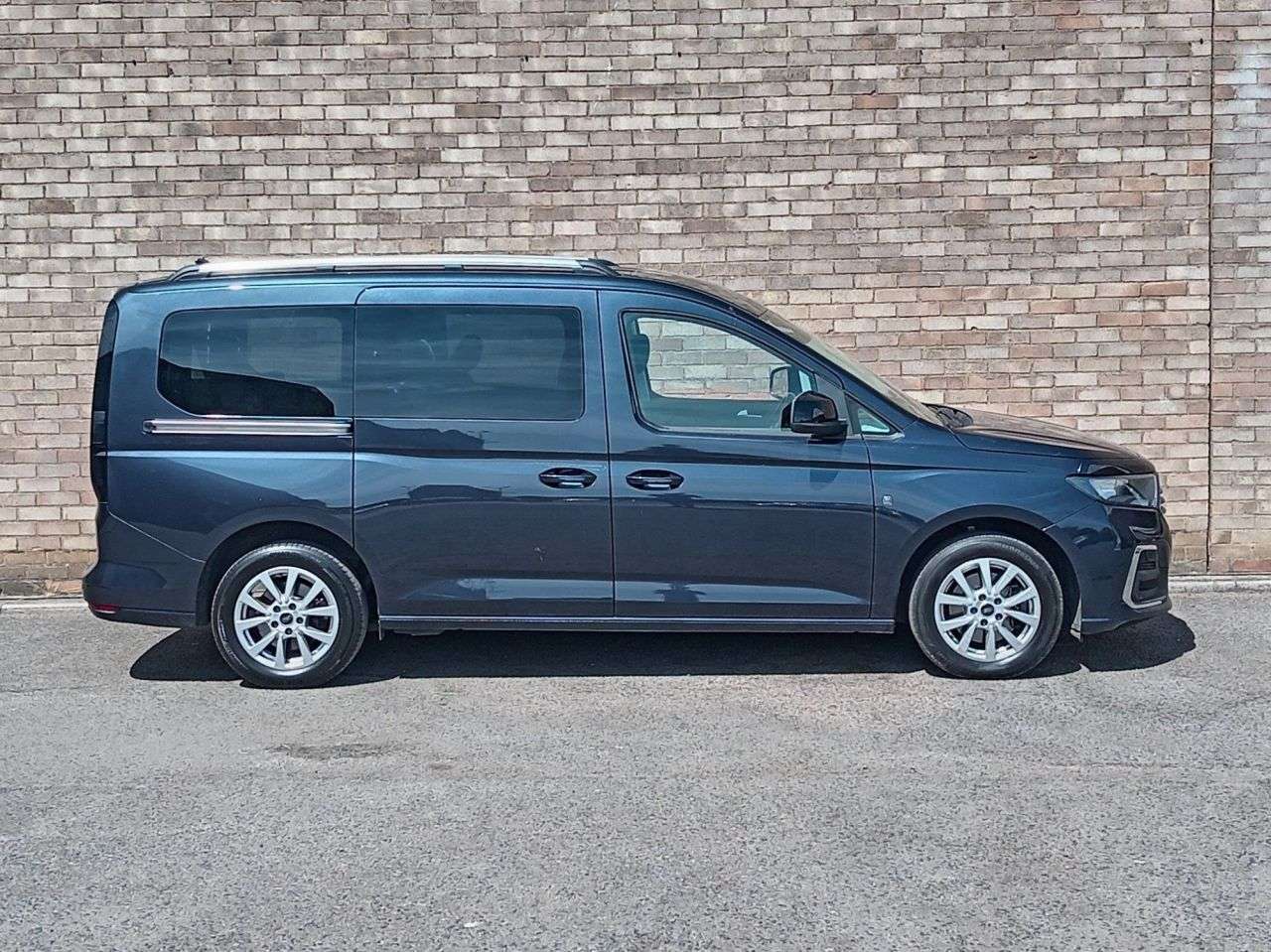 A 2023 FORD GRAND TOURNEO CONNECT 2.0 EcoBlue Titanium MPV 5dr Diesel Manual Euro 6 (s/s) (122 ps) A 2023 FORD GRAND TOURNEO CONNECT 2.0 EcoBlue Titanium MPV 5dr Diesel Manual Euro 6 (s/s) (122 ps)