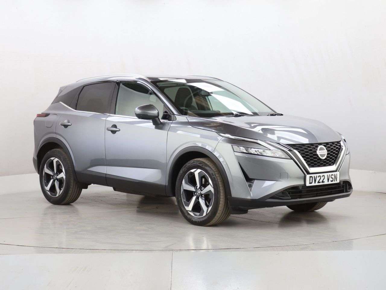 A 2022 NISSAN QASHQAI 1.3 DIG-T MHEV N-Connecta SUV 5dr Petrol Hybrid Manual Euro 6 (s/s) (140 ps A 2022 NISSAN QASHQAI 1.3 DIG-T MHEV N-Connecta SUV 5dr Petrol Hybrid Manual Euro 6 (s/s) (140 ps