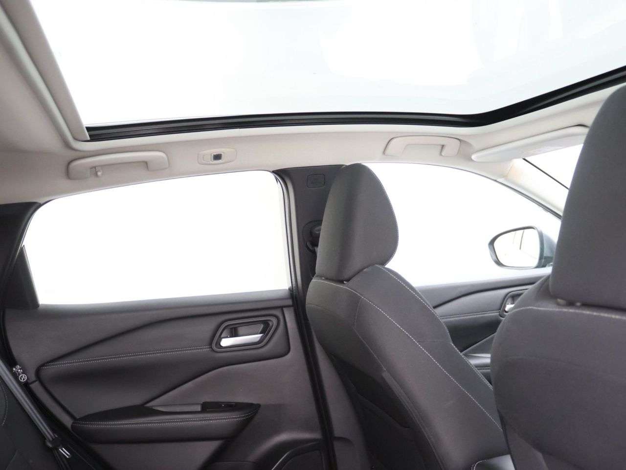 A 2022 NISSAN QASHQAI 1.3 DIG-T MHEV N-Connecta SUV 5dr Petrol Hybrid Manual Euro 6 (s/s) (140 ps A 2022 NISSAN QASHQAI 1.3 DIG-T MHEV N-Connecta SUV 5dr Petrol Hybrid Manual Euro 6 (s/s) (140 ps