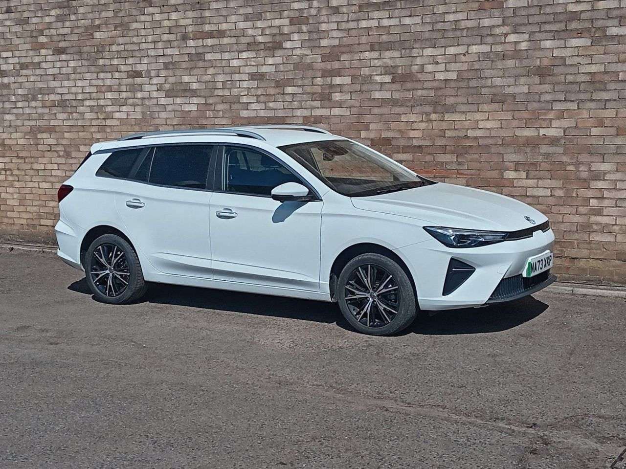 A 2023 MG MG 5 61.1kWh Trophy Long Range Estate 5dr Electric Auto (156 ps) A 2023 MG MG 5 61.1kWh Trophy Long Range Estate 5dr Electric Auto (156 ps)