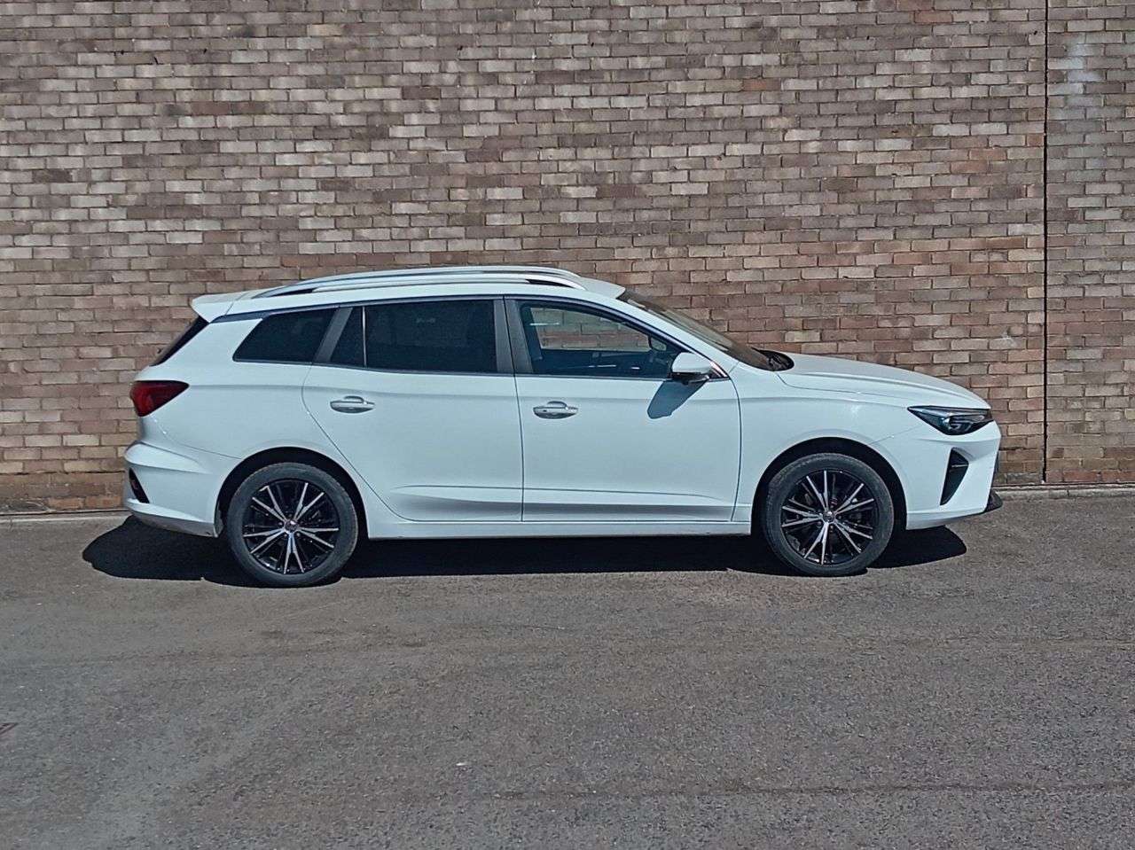 A 2023 MG MG 5 61.1kWh Trophy Long Range Estate 5dr Electric Auto (156 ps) A 2023 MG MG 5 61.1kWh Trophy Long Range Estate 5dr Electric Auto (156 ps)