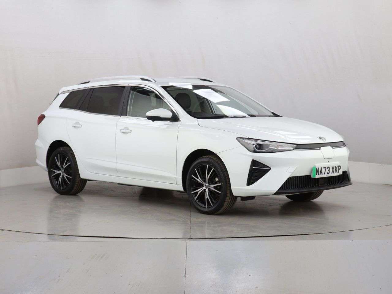 A 2023 MG MG 5 61.1kWh Trophy Long Range Estate 5dr Electric Auto (156 ps) A 2023 MG MG 5 61.1kWh Trophy Long Range Estate 5dr Electric Auto (156 ps)