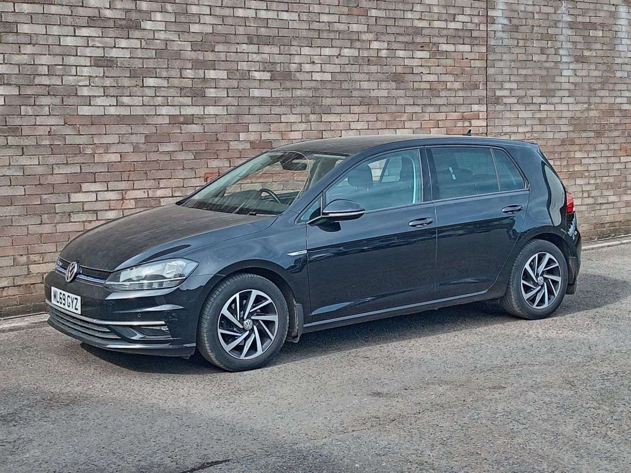 A 2019 VOLKSWAGEN GOLF 1.5 TSI EVO Match Hatchback 5dr Petrol Manual Euro 6 (s/s) (130 ps) A 2019 VOLKSWAGEN GOLF 1.5 TSI EVO Match Hatchback 5dr Petrol Manual Euro 6 (s/s) (130 ps)