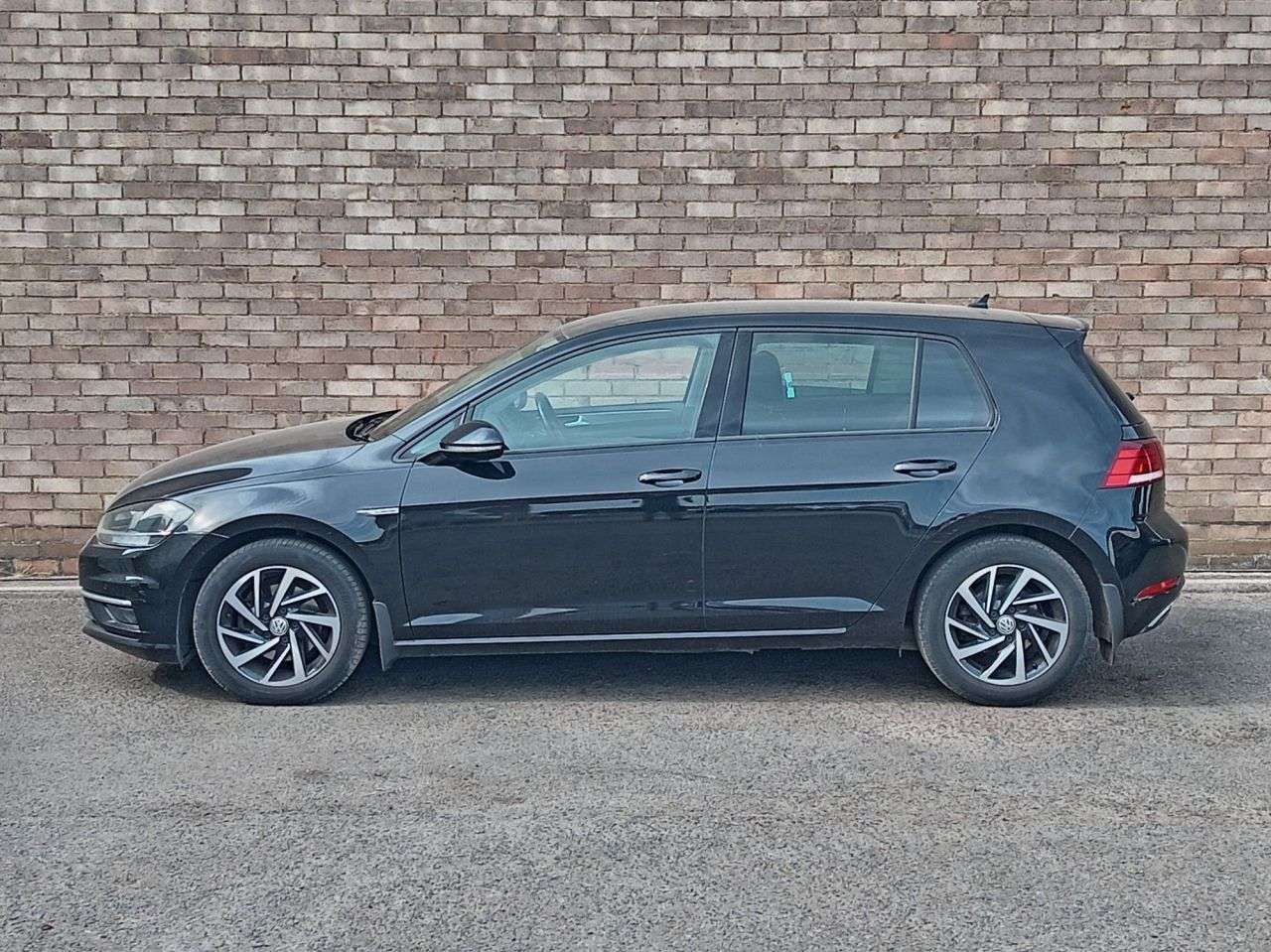 A 2019 VOLKSWAGEN GOLF 1.5 TSI EVO Match Hatchback 5dr Petrol Manual Euro 6 (s/s) (130 ps) A 2019 VOLKSWAGEN GOLF 1.5 TSI EVO Match Hatchback 5dr Petrol Manual Euro 6 (s/s) (130 ps)