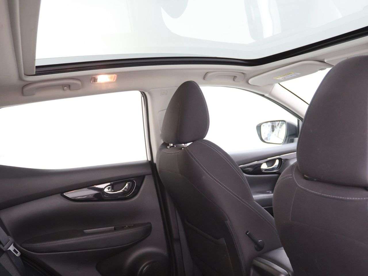 A 2019 NISSAN QASHQAI 1.3 DIG-T N-Connecta SUV 5dr Petrol Manual Euro 6 (s/s) (160 ps) A 2019 NISSAN QASHQAI 1.3 DIG-T N-Connecta SUV 5dr Petrol Manual Euro 6 (s/s) (160 ps)