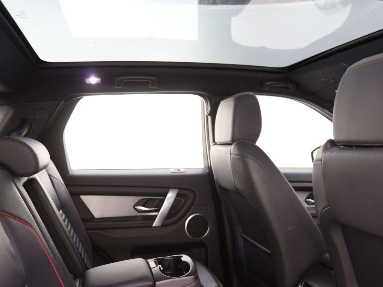 A 2021 LAND ROVER DISCOVERY SPORT 1.5 P300e 12.2kWh R-Dynamic SE SUV 5dr Petrol Plug-in Hybrid Auto 4WD Euro A 2021 LAND ROVER DISCOVERY SPORT 1.5 P300e 12.2kWh R-Dynamic SE SUV 5dr Petrol Plug-in Hybrid Auto 4WD Euro