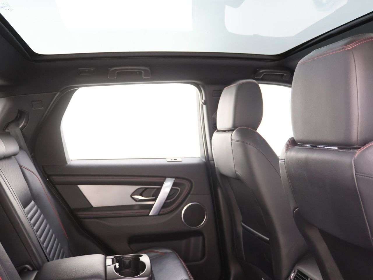 A 2021 LAND ROVER DISCOVERY SPORT 1.5 P300e 12.2kWh R-Dynamic SE SUV 5dr Petrol Plug-in Hybrid Auto 4WD Euro A 2021 LAND ROVER DISCOVERY SPORT 1.5 P300e 12.2kWh R-Dynamic SE SUV 5dr Petrol Plug-in Hybrid Auto 4WD Euro