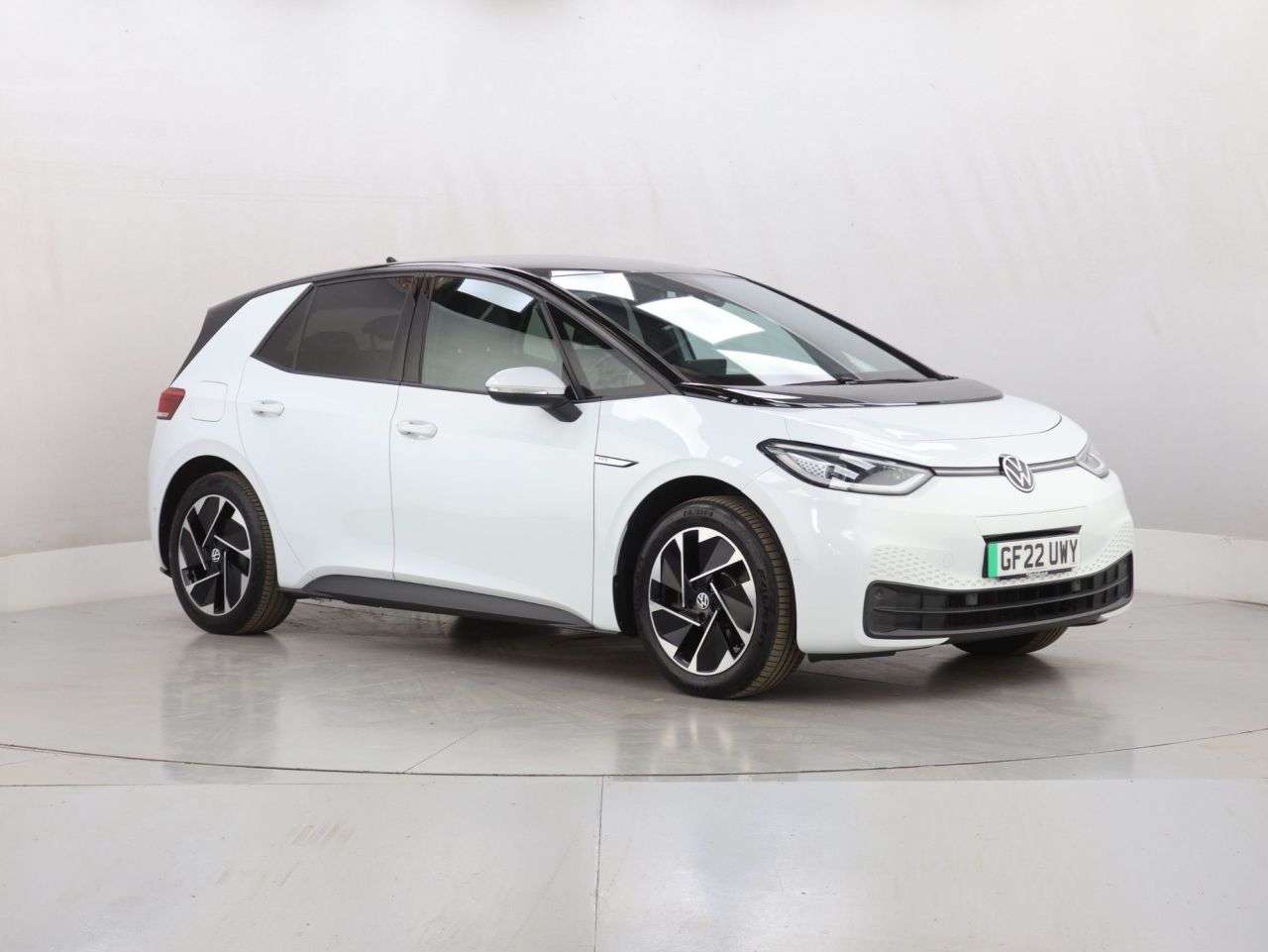 A 2022 VOLKSWAGEN ID3 Pro Performance 58kWh Family Hatchback 5dr Electric Auto (204 ps) A 2022 VOLKSWAGEN ID3 Pro Performance 58kWh Family Hatchback 5dr Electric Auto (204 ps)