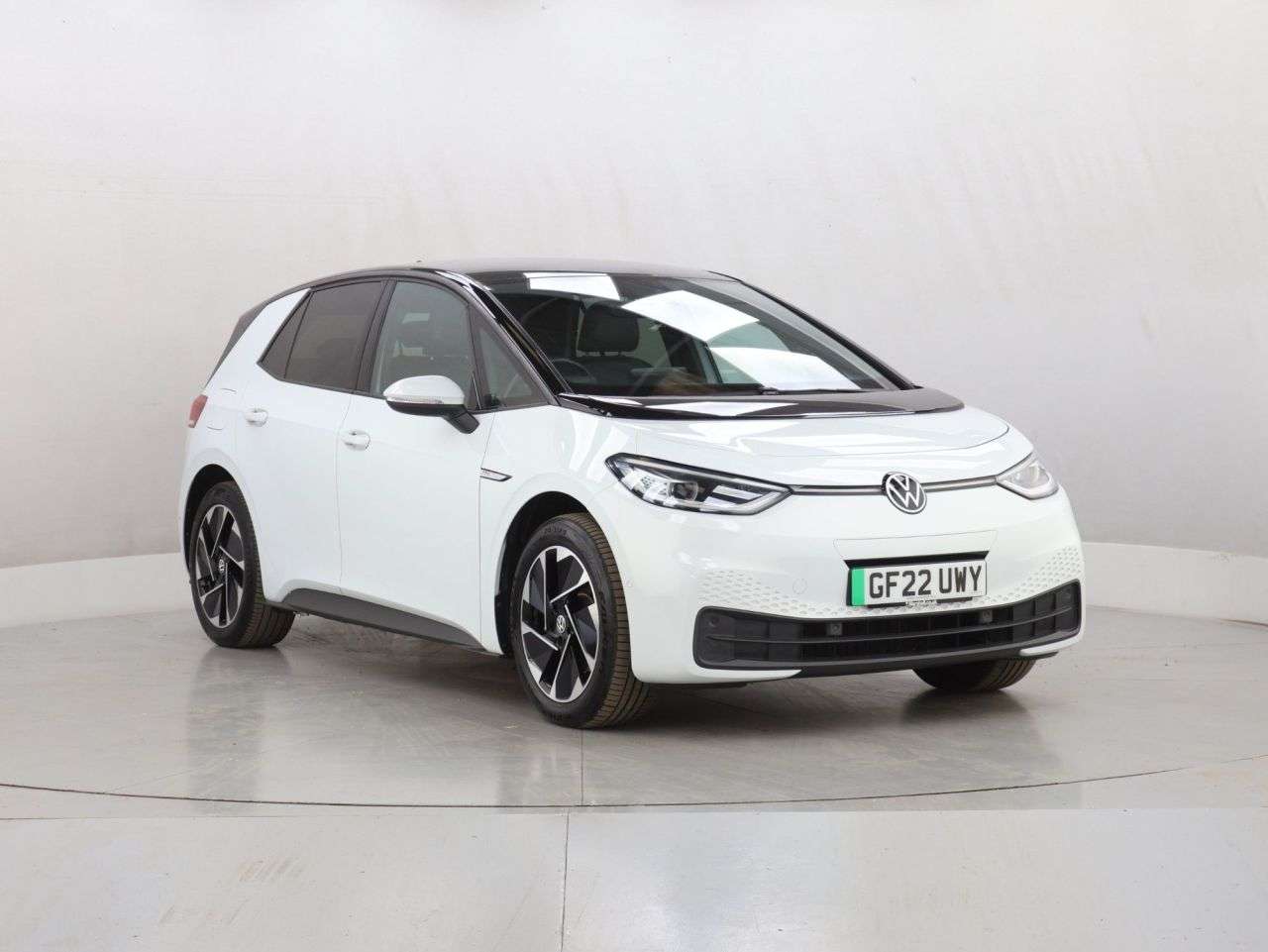 A 2022 VOLKSWAGEN ID3 Pro Performance 58kWh Family Hatchback 5dr Electric Auto (204 ps) A 2022 VOLKSWAGEN ID3 Pro Performance 58kWh Family Hatchback 5dr Electric Auto (204 ps)