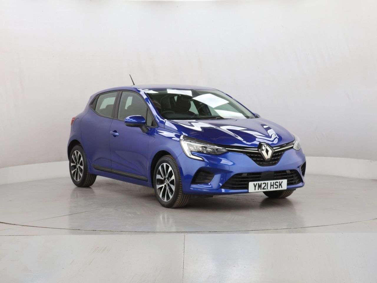 A 2021 RENAULT CLIO 1.0 TCe Iconic Hatchback 5dr Petrol CVT A7 Euro 6 (s/s) (90 ps) A 2021 RENAULT CLIO 1.0 TCe Iconic Hatchback 5dr Petrol CVT A7 Euro 6 (s/s) (90 ps)