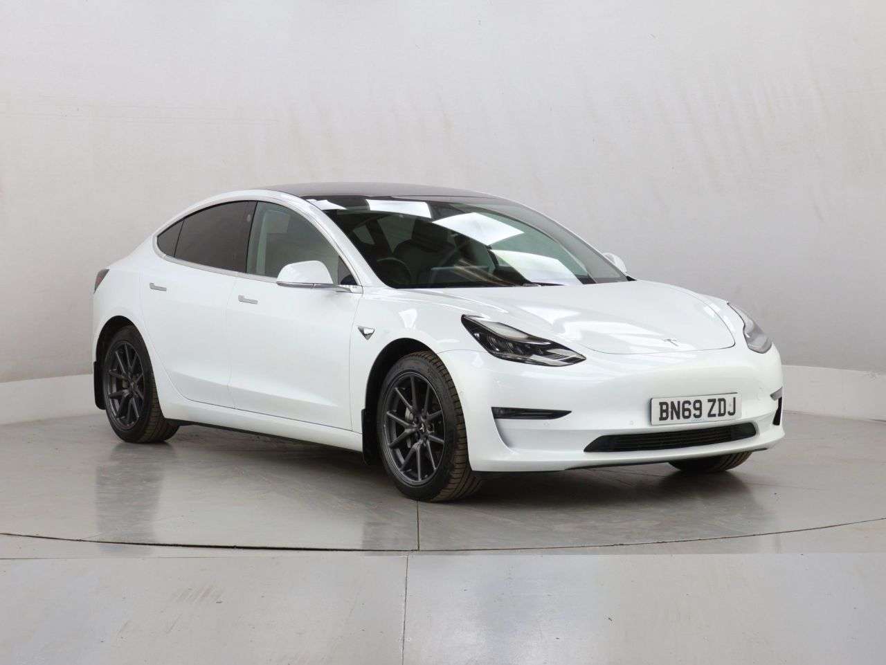 A 2019 TESLA MODEL 3 (Dual Motor) Long Range Saloon 4dr Electric Auto 4WDE (346 ps) A 2019 TESLA MODEL 3 (Dual Motor) Long Range Saloon 4dr Electric Auto 4WDE (346 ps)