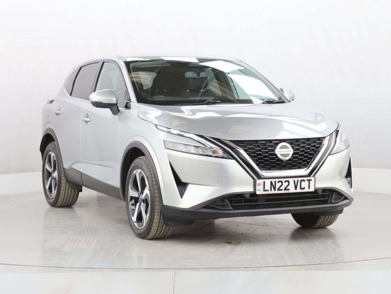 A 2022 NISSAN QASHQAI 1.3 DIG-T MHEV N-Connecta SUV 5dr Petrol Hybrid Manual Euro 6 (s/s) (140 ps A 2022 NISSAN QASHQAI 1.3 DIG-T MHEV N-Connecta SUV 5dr Petrol Hybrid Manual Euro 6 (s/s) (140 ps