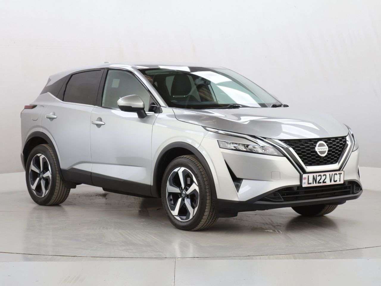 A 2022 NISSAN QASHQAI 1.3 DIG-T MHEV N-Connecta SUV 5dr Petrol Hybrid Manual Euro 6 (s/s) (140 ps A 2022 NISSAN QASHQAI 1.3 DIG-T MHEV N-Connecta SUV 5dr Petrol Hybrid Manual Euro 6 (s/s) (140 ps