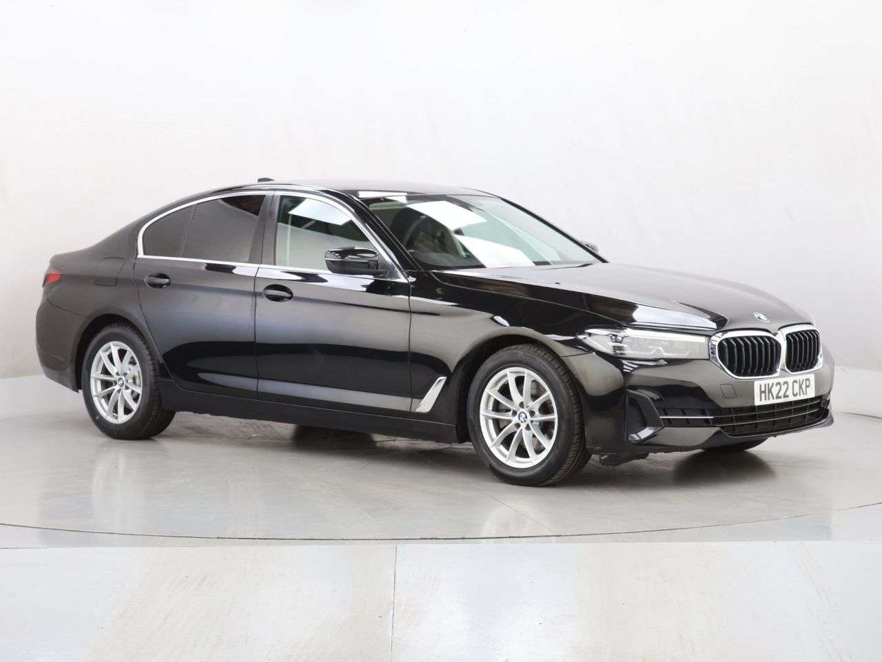 A 2022 BMW 5 SERIES 2.0 520i MHT SE Saloon 4dr Petrol Hybrid Steptronic Euro 6 (s/s) (184 ps) A 2022 BMW 5 SERIES 2.0 520i MHT SE Saloon 4dr Petrol Hybrid Steptronic Euro 6 (s/s) (184 ps)