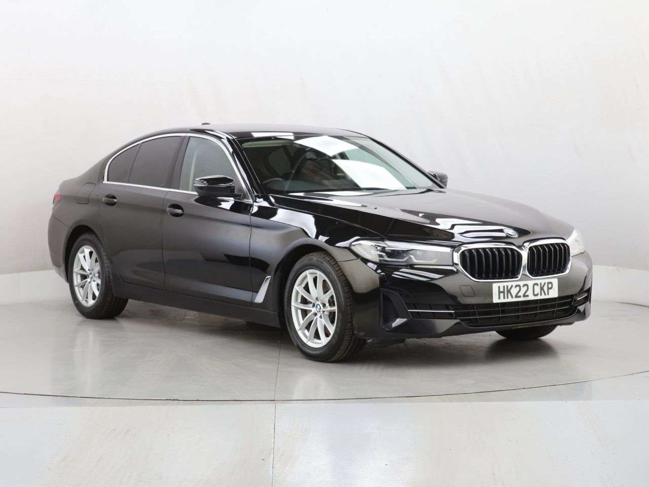 A 2022 BMW 5 SERIES 2.0 520i MHT SE Saloon 4dr Petrol Hybrid Steptronic Euro 6 (s/s) (184 ps) A 2022 BMW 5 SERIES 2.0 520i MHT SE Saloon 4dr Petrol Hybrid Steptronic Euro 6 (s/s) (184 ps)