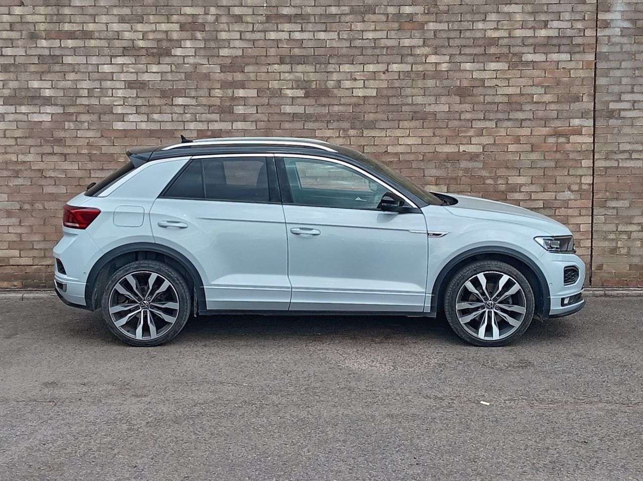 A 2021 VOLKSWAGEN T-ROC 1.5 TSI GPF EVO R-Line SUV 5dr Petrol Manual Euro 6 (s/s) (150 ps) A 2021 VOLKSWAGEN T-ROC 1.5 TSI GPF EVO R-Line SUV 5dr Petrol Manual Euro 6 (s/s) (150 ps)