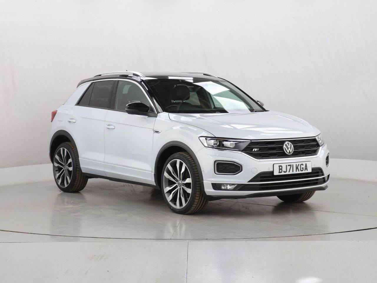 A 2021 VOLKSWAGEN T-ROC 1.5 TSI GPF EVO R-Line SUV 5dr Petrol Manual Euro 6 (s/s) (150 ps) A 2021 VOLKSWAGEN T-ROC 1.5 TSI GPF EVO R-Line SUV 5dr Petrol Manual Euro 6 (s/s) (150 ps)