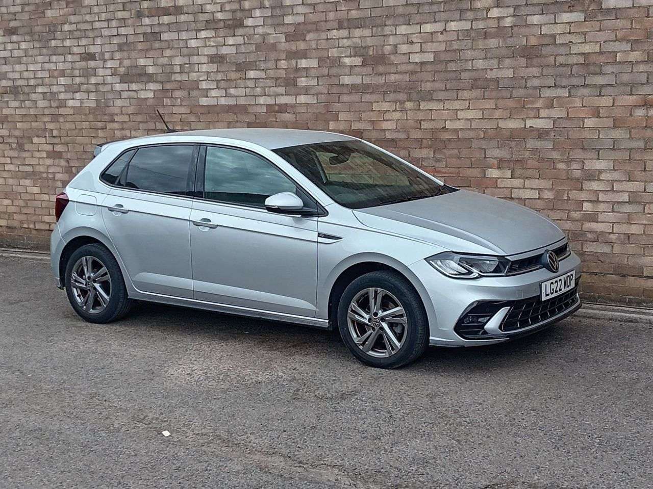 A 2022 VOLKSWAGEN POLO 1.0 TSI R-Line Hatchback 5dr Petrol DSG Euro 6 (s/s) (110 ps) A 2022 VOLKSWAGEN POLO 1.0 TSI R-Line Hatchback 5dr Petrol DSG Euro 6 (s/s) (110 ps)