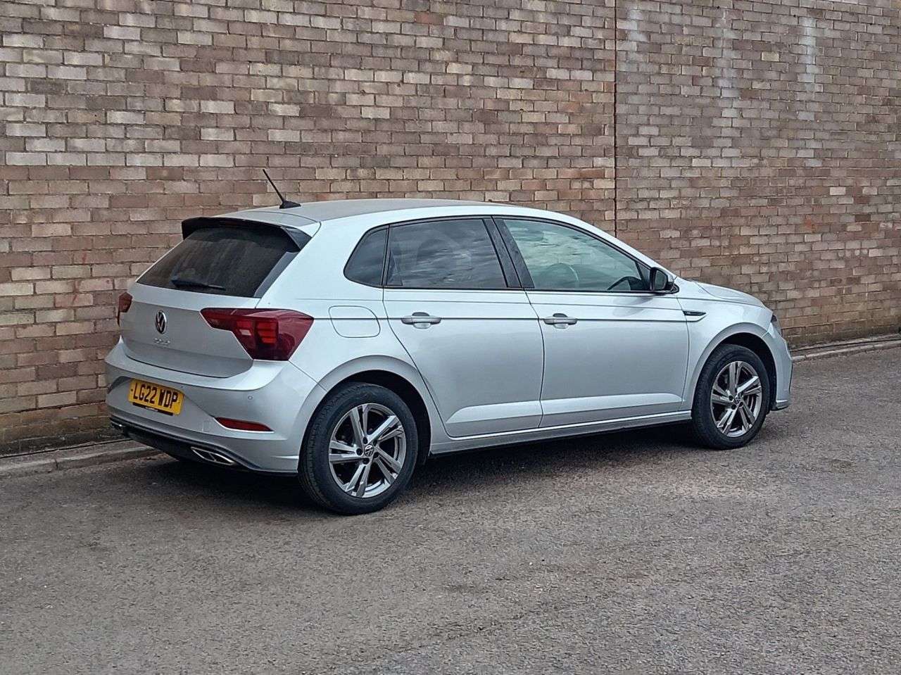 A 2022 VOLKSWAGEN POLO 1.0 TSI R-Line Hatchback 5dr Petrol DSG Euro 6 (s/s) (110 ps) A 2022 VOLKSWAGEN POLO 1.0 TSI R-Line Hatchback 5dr Petrol DSG Euro 6 (s/s) (110 ps)