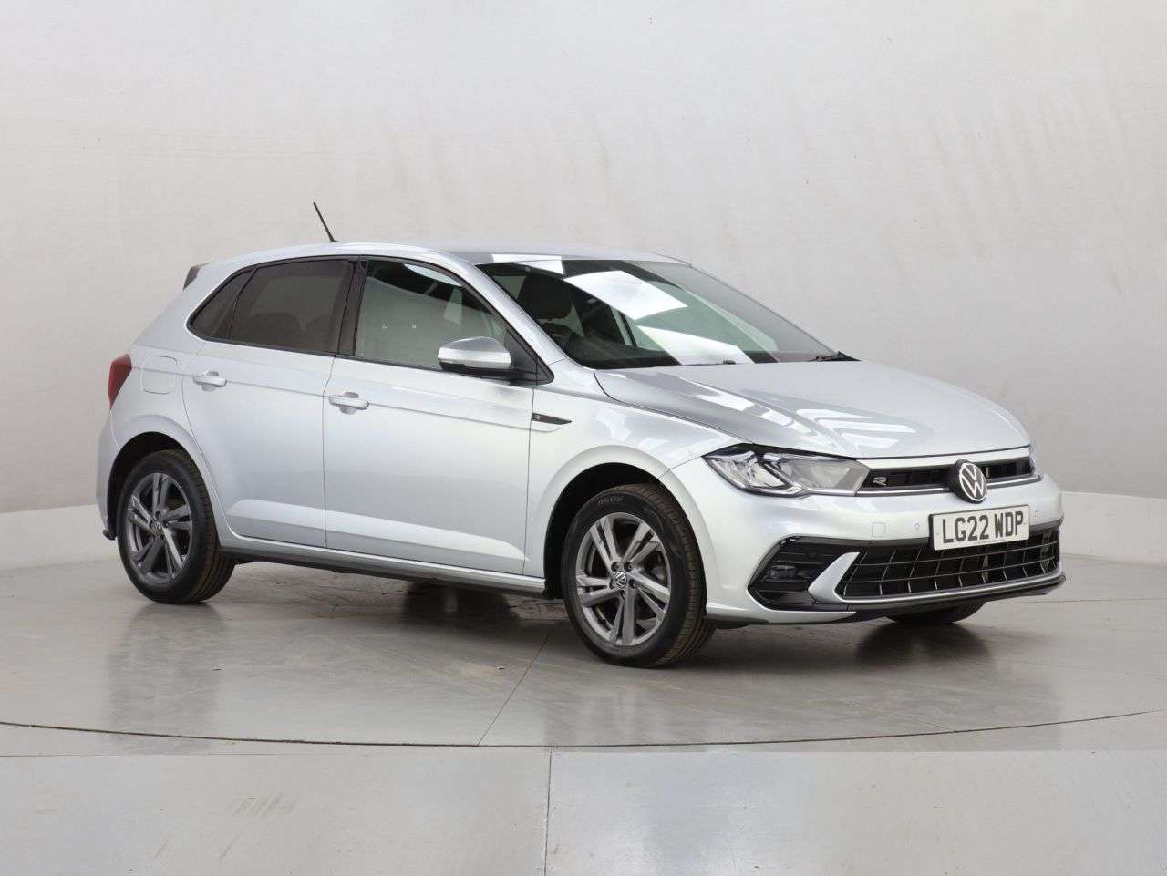 A 2022 VOLKSWAGEN POLO 1.0 TSI R-Line Hatchback 5dr Petrol DSG Euro 6 (s/s) (110 ps) A 2022 VOLKSWAGEN POLO 1.0 TSI R-Line Hatchback 5dr Petrol DSG Euro 6 (s/s) (110 ps)