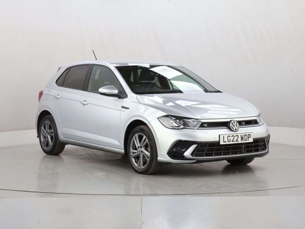 A 2022 VOLKSWAGEN POLO 1.0 TSI R-Line Hatchback 5dr Petrol DSG Euro 6 (s/s) (110 ps) A 2022 VOLKSWAGEN POLO 1.0 TSI R-Line Hatchback 5dr Petrol DSG Euro 6 (s/s) (110 ps)