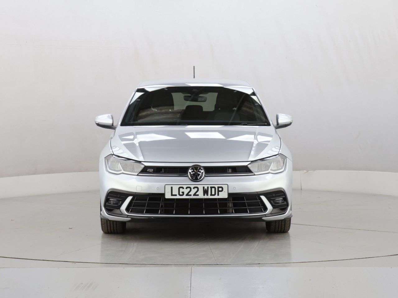A 2022 VOLKSWAGEN POLO 1.0 TSI R-Line Hatchback 5dr Petrol DSG Euro 6 (s/s) (110 ps) A 2022 VOLKSWAGEN POLO 1.0 TSI R-Line Hatchback 5dr Petrol DSG Euro 6 (s/s) (110 ps)