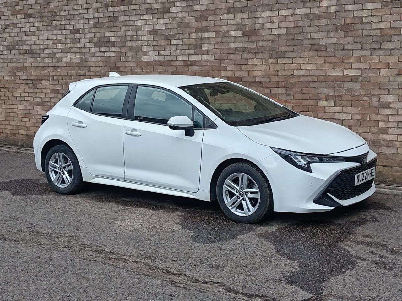 A 2022 TOYOTA COROLLA 1.8 VVT-h GPF Icon Tech Hatchback 5dr Petrol Hybrid CVT Euro 6 (s/s) (122 p A 2022 TOYOTA COROLLA 1.8 VVT-h GPF Icon Tech Hatchback 5dr Petrol Hybrid CVT Euro 6 (s/s) (122 p