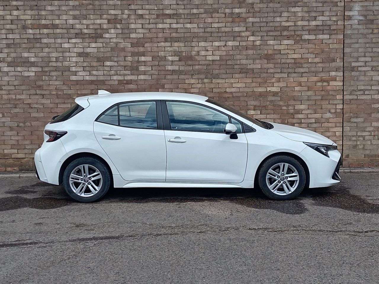 A 2022 TOYOTA COROLLA 1.8 VVT-h GPF Icon Tech Hatchback 5dr Petrol Hybrid CVT Euro 6 (s/s) (122 p A 2022 TOYOTA COROLLA 1.8 VVT-h GPF Icon Tech Hatchback 5dr Petrol Hybrid CVT Euro 6 (s/s) (122 p