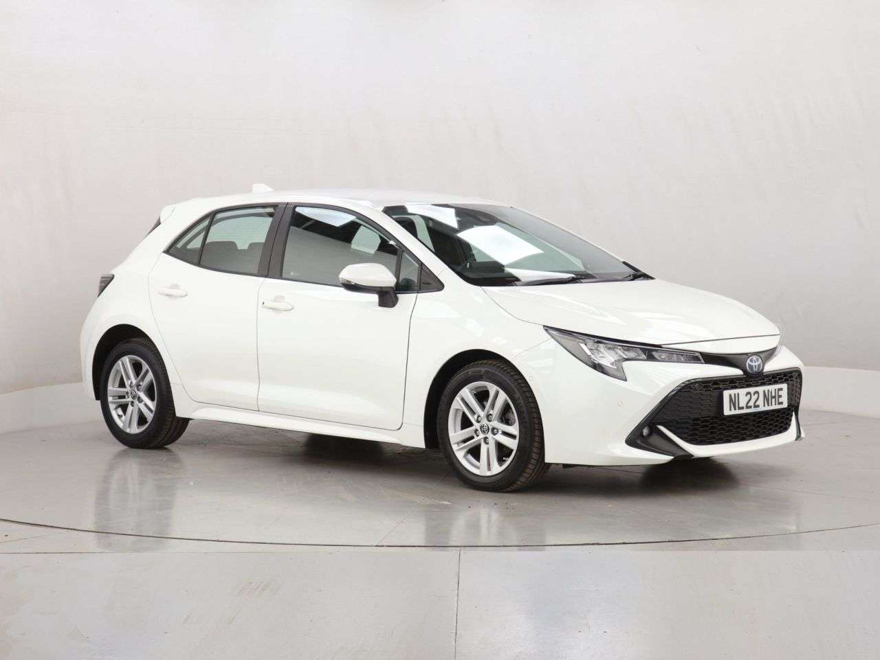 A 2022 TOYOTA COROLLA 1.8 VVT-h GPF Icon Tech Hatchback 5dr Petrol Hybrid CVT Euro 6 (s/s) (122 p A 2022 TOYOTA COROLLA 1.8 VVT-h GPF Icon Tech Hatchback 5dr Petrol Hybrid CVT Euro 6 (s/s) (122 p
