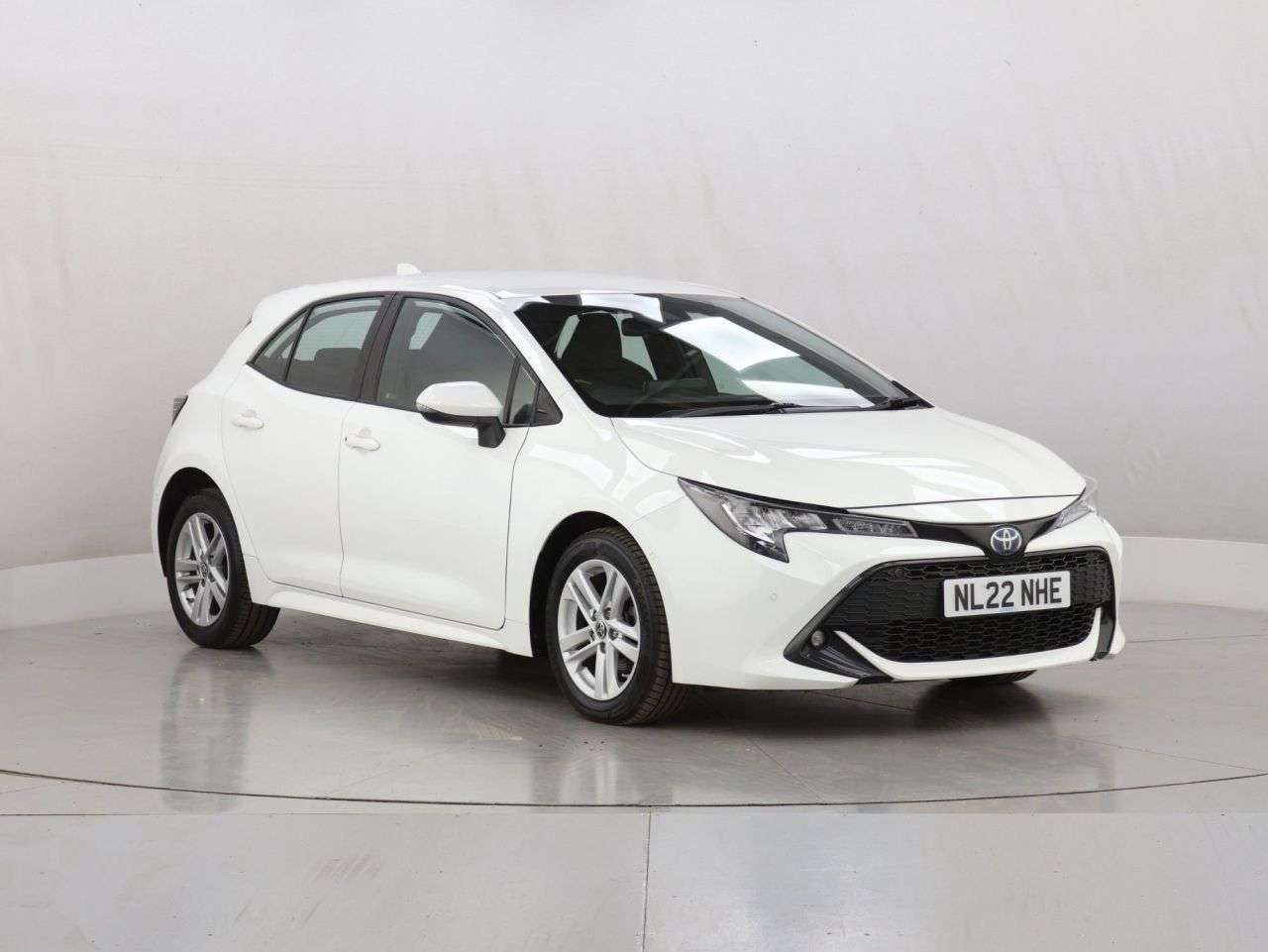 A 2022 TOYOTA COROLLA 1.8 VVT-h GPF Icon Tech Hatchback 5dr Petrol Hybrid CVT Euro 6 (s/s) (122 p A 2022 TOYOTA COROLLA 1.8 VVT-h GPF Icon Tech Hatchback 5dr Petrol Hybrid CVT Euro 6 (s/s) (122 p