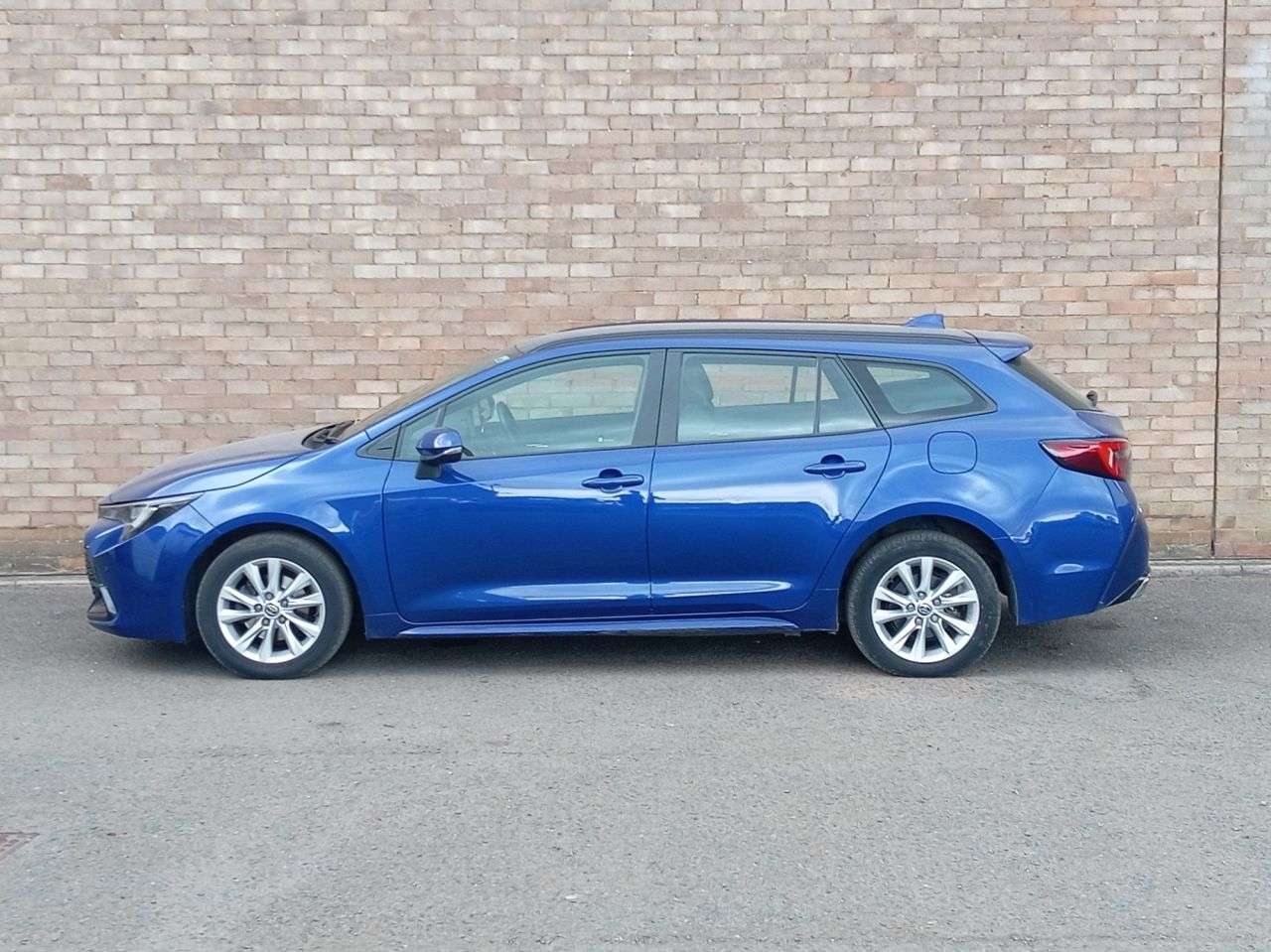 A 2023 TOYOTA COROLLA 1.8 VVT-h Icon Touring Sports 5dr Petrol Hybrid CVT Euro 6 (s/s) (140 ps) A 2023 TOYOTA COROLLA 1.8 VVT-h Icon Touring Sports 5dr Petrol Hybrid CVT Euro 6 (s/s) (140 ps)