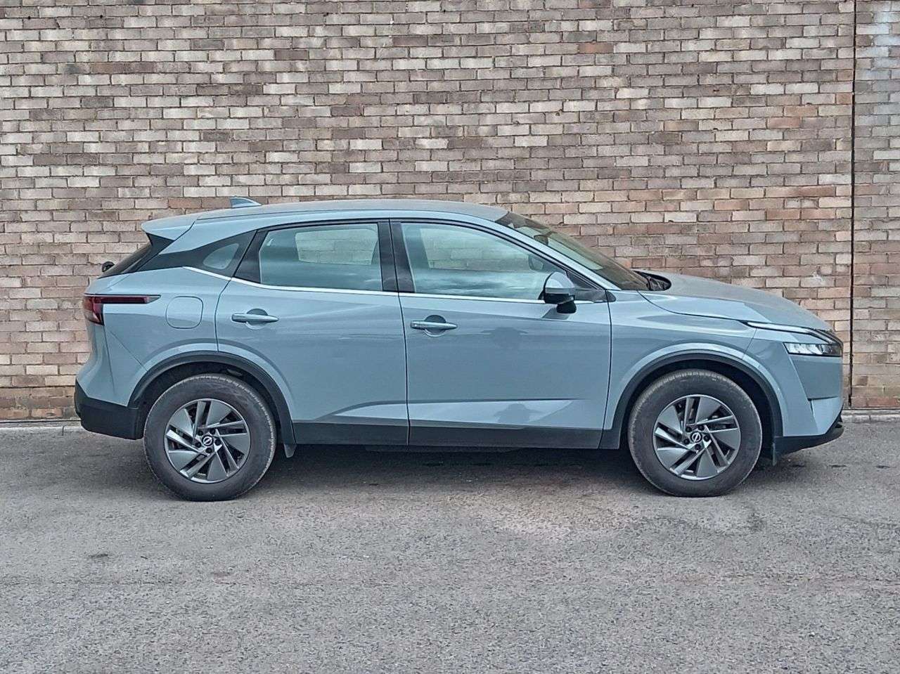 A 2023 NISSAN QASHQAI 1.3 DIG-T MHEV Acenta Premium SUV 5dr Petrol Hybrid Manual Euro 6 (s/s) (14 A 2023 NISSAN QASHQAI 1.3 DIG-T MHEV Acenta Premium SUV 5dr Petrol Hybrid Manual Euro 6 (s/s) (14