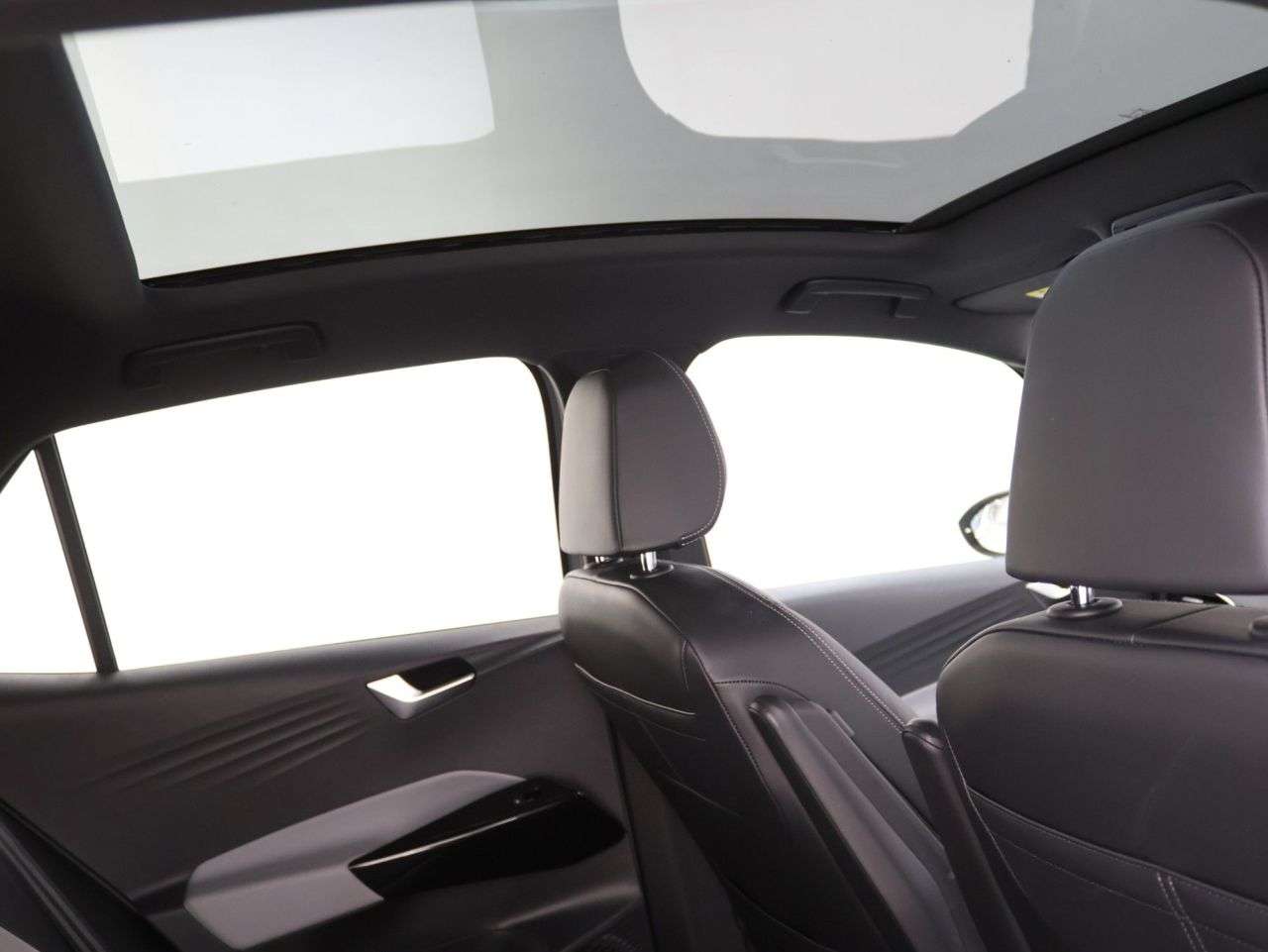 A 2022 VOLKSWAGEN ID3 Pro Performance 58kWh Family Hatchback 5dr Electric Auto (204 ps) A 2022 VOLKSWAGEN ID3 Pro Performance 58kWh Family Hatchback 5dr Electric Auto (204 ps)