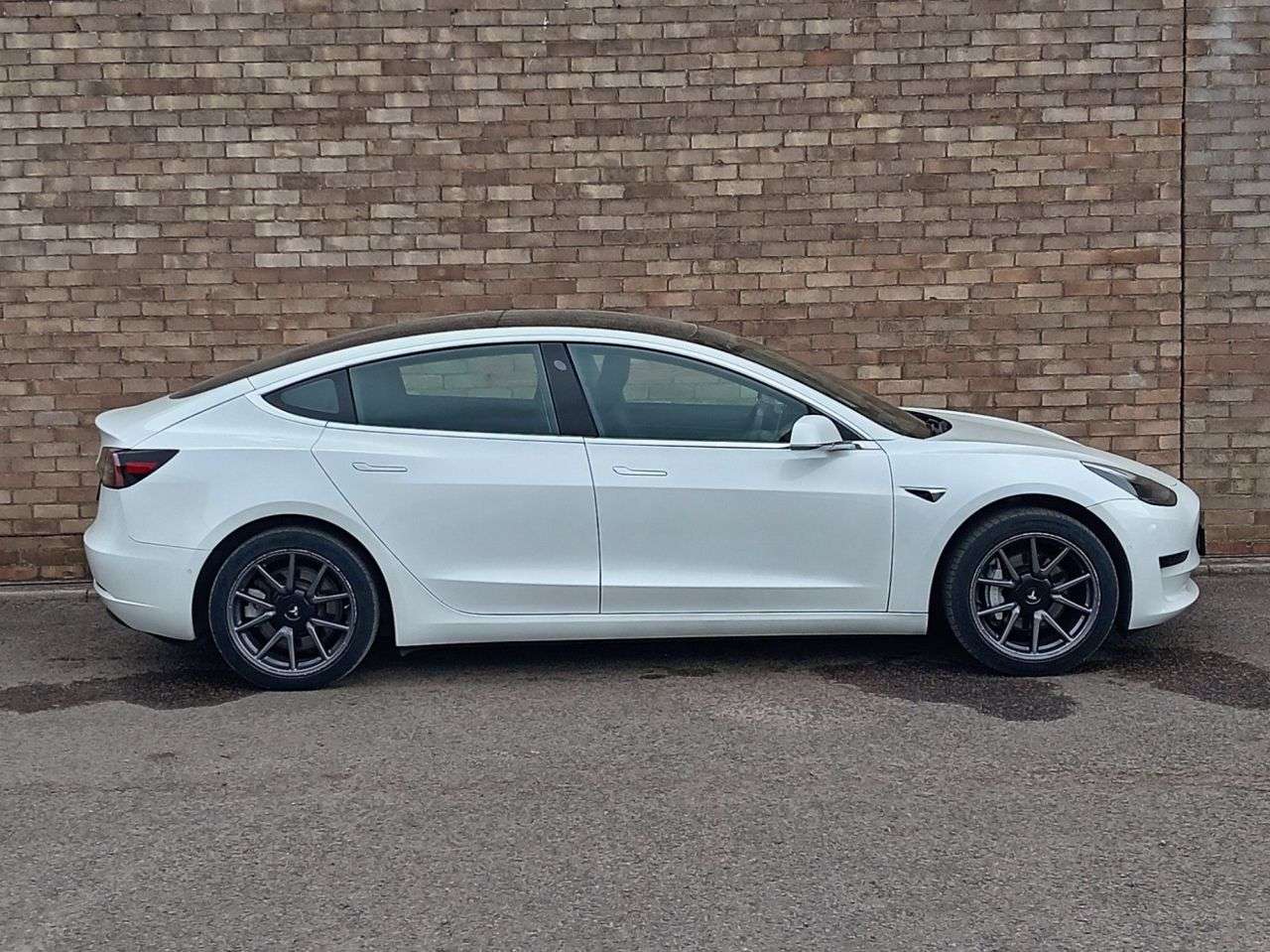 A 2020 TESLA MODEL 3 Standard Range Plus Saloon 4dr Electric Auto RWD (241 bhp) A 2020 TESLA MODEL 3 Standard Range Plus Saloon 4dr Electric Auto RWD (241 bhp)