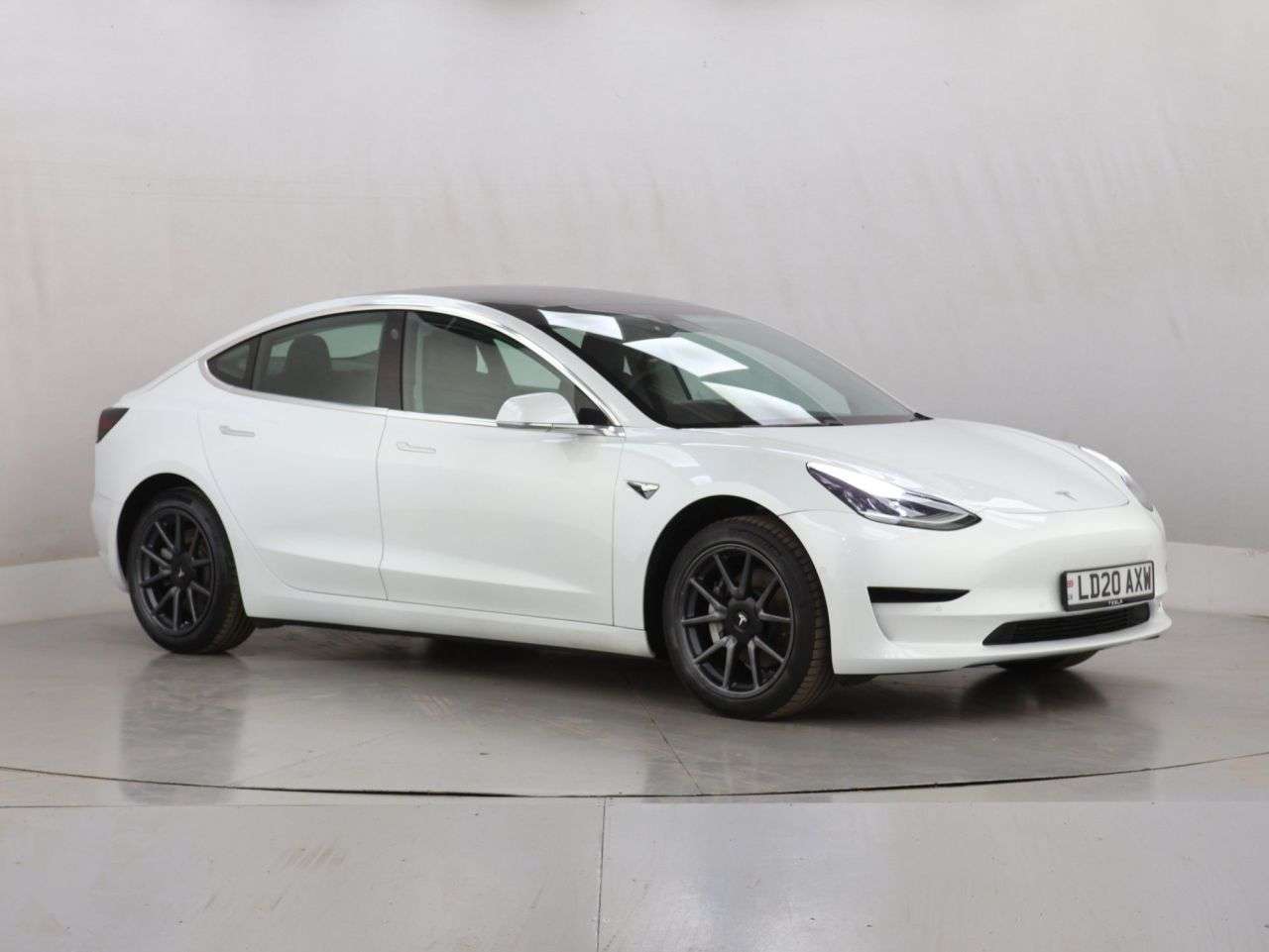 A 2020 TESLA MODEL 3 Standard Range Plus Saloon 4dr Electric Auto RWD (241 bhp) A 2020 TESLA MODEL 3 Standard Range Plus Saloon 4dr Electric Auto RWD (241 bhp)