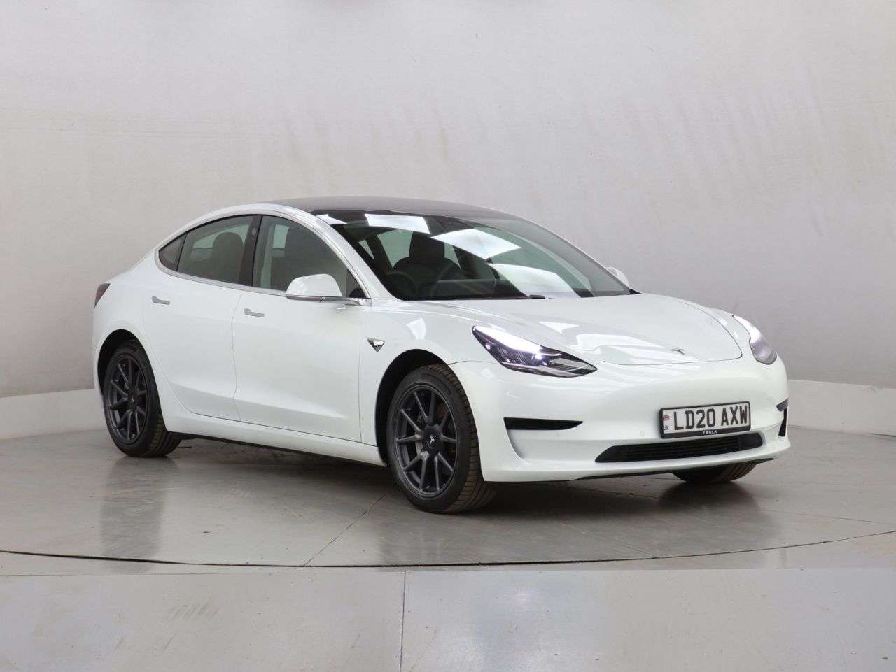 A 2020 TESLA MODEL 3 Standard Range Plus Saloon 4dr Electric Auto RWD (241 bhp) A 2020 TESLA MODEL 3 Standard Range Plus Saloon 4dr Electric Auto RWD (241 bhp)