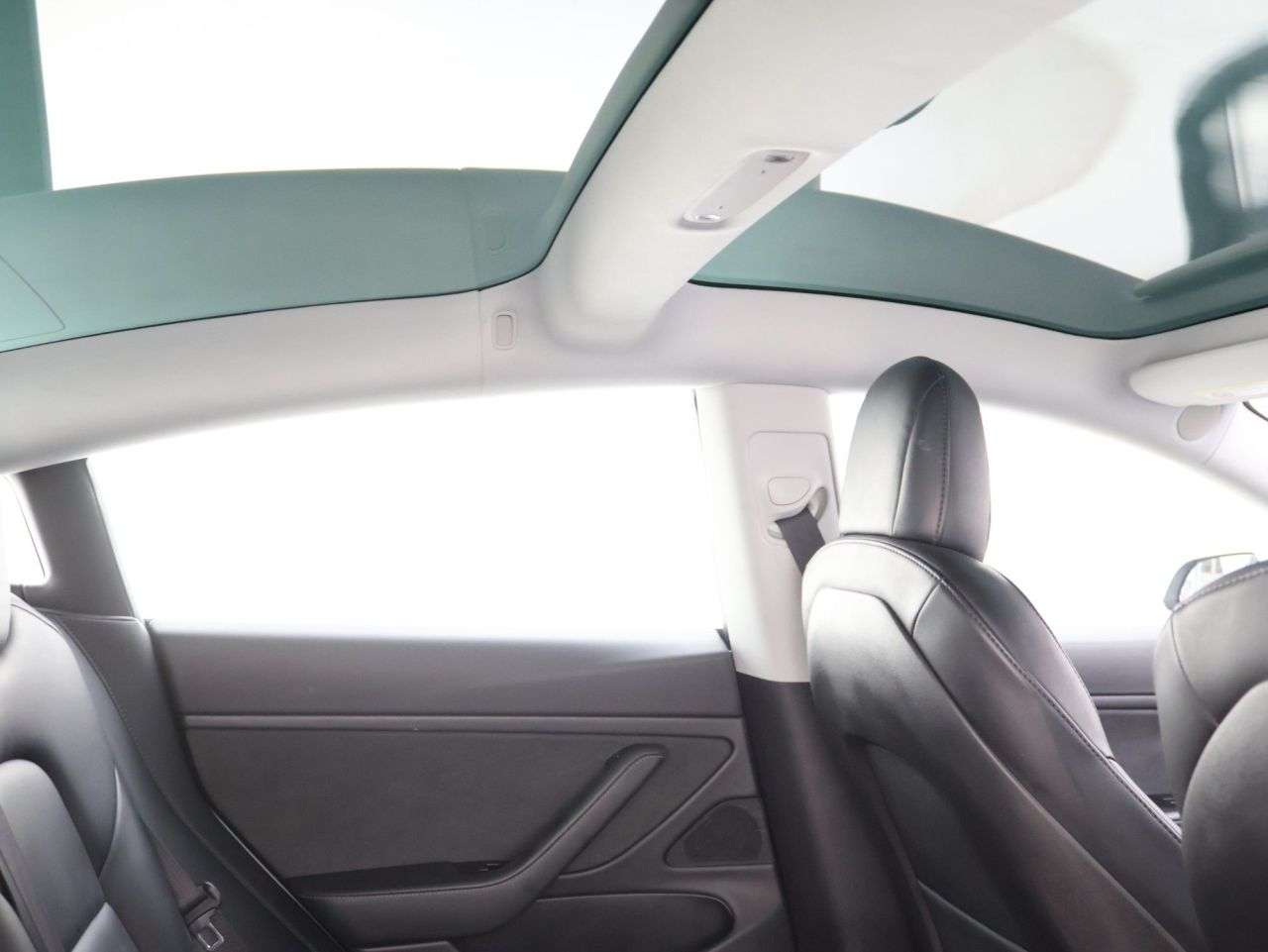 A 2020 TESLA MODEL 3 Standard Range Plus Saloon 4dr Electric Auto RWD (241 bhp) A 2020 TESLA MODEL 3 Standard Range Plus Saloon 4dr Electric Auto RWD (241 bhp)