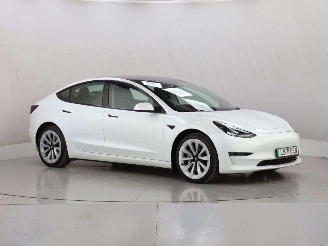 A 2021 TESLA MODEL 3 (Dual Motor) Long Range Saloon 4dr Electric Auto 4WDE (346 ps) A 2021 TESLA MODEL 3 (Dual Motor) Long Range Saloon 4dr Electric Auto 4WDE (346 ps)