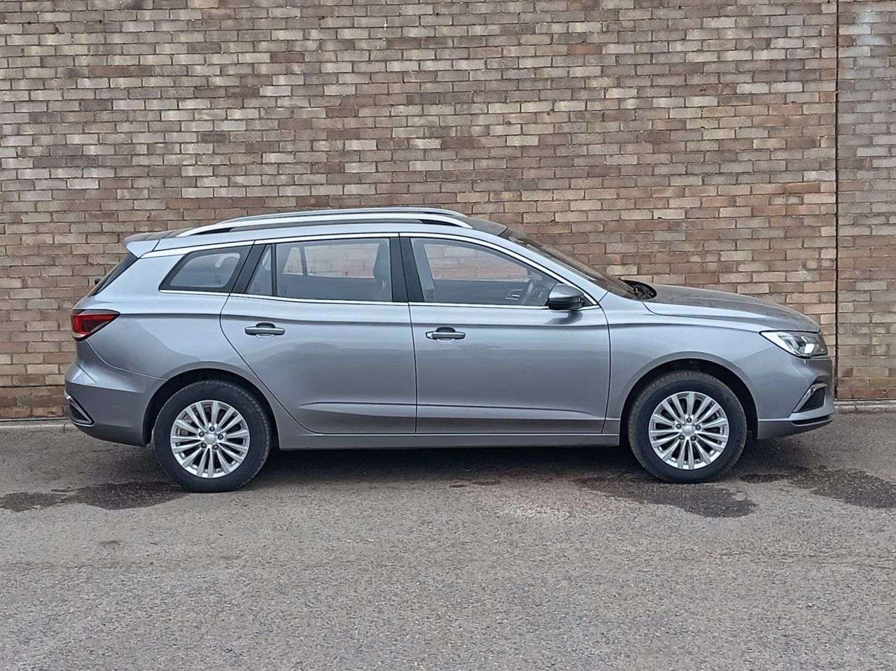 A 2021 MG MG 5 61.1kWh Exclusive Long Range Estate 5dr Electric Auto (156 ps) A 2021 MG MG 5 61.1kWh Exclusive Long Range Estate 5dr Electric Auto (156 ps)