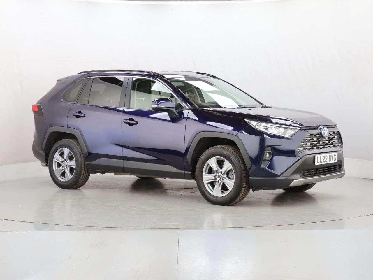 A 2022 TOYOTA RAV4 2.5 VVT-h GPF Icon SUV 5dr Petrol Hybrid CVT Euro 6 (s/s) (218 ps) A 2022 TOYOTA RAV4 2.5 VVT-h GPF Icon SUV 5dr Petrol Hybrid CVT Euro 6 (s/s) (218 ps)