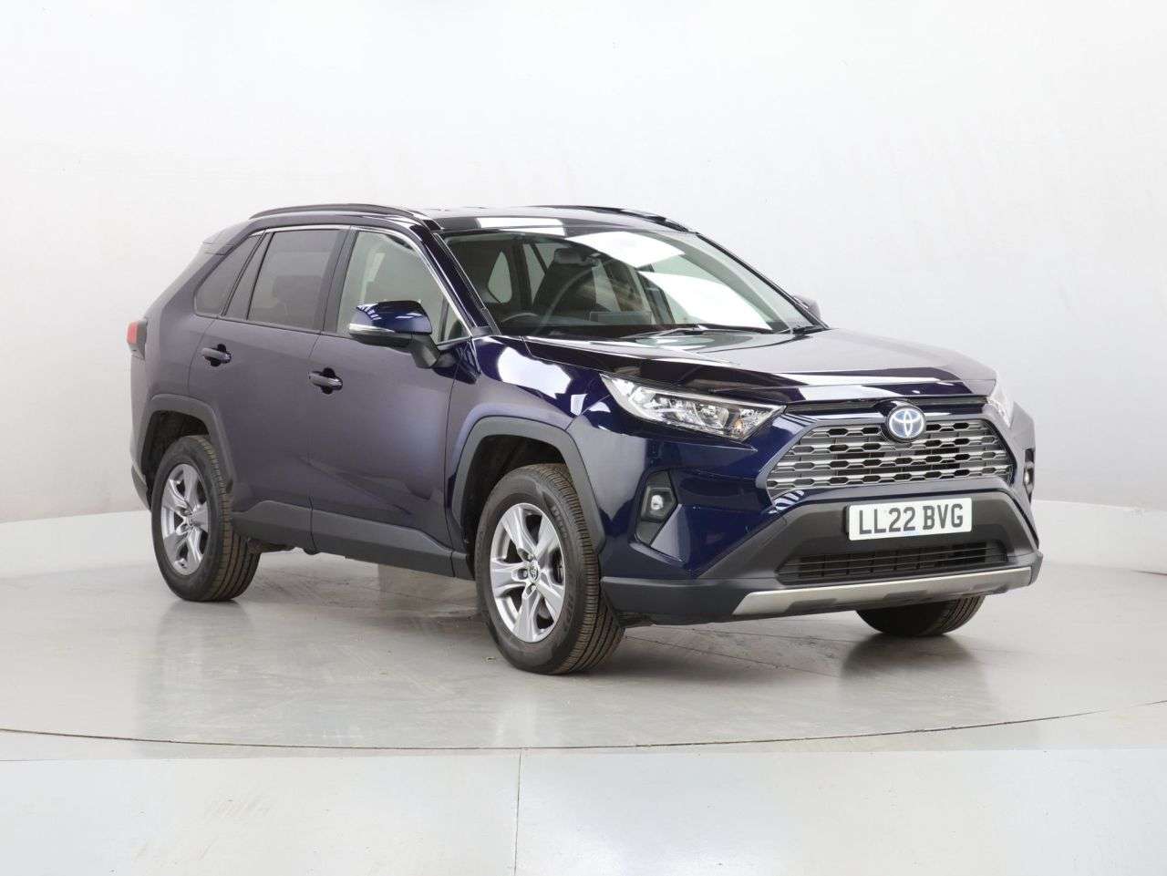 A 2022 TOYOTA RAV4 2.5 VVT-h GPF Icon SUV 5dr Petrol Hybrid CVT Euro 6 (s/s) (218 ps) A 2022 TOYOTA RAV4 2.5 VVT-h GPF Icon SUV 5dr Petrol Hybrid CVT Euro 6 (s/s) (218 ps)