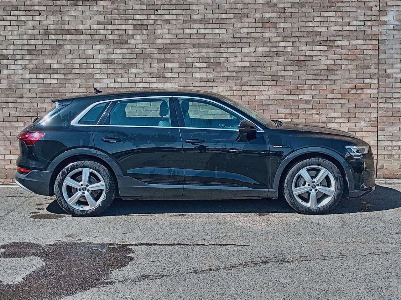 A 2021 AUDI E-TRON 50 Technik SUV 5dr Electric Auto quattro 71.2kWh (11kW Charger) (313 ps) A 2021 AUDI E-TRON 50 Technik SUV 5dr Electric Auto quattro 71.2kWh (11kW Charger) (313 ps)