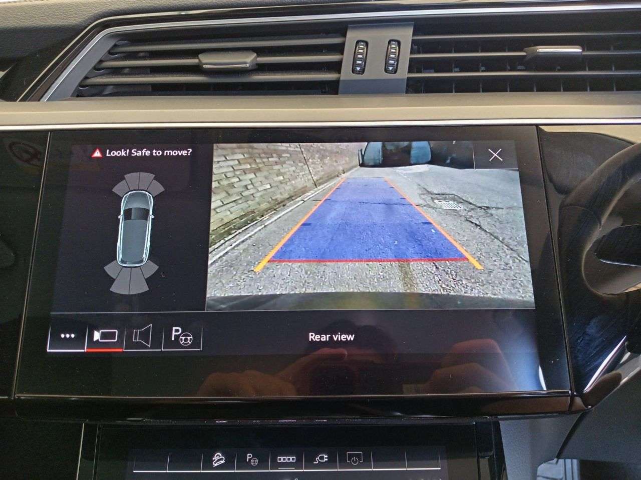 A 2021 AUDI E-TRON 50 Technik SUV 5dr Electric Auto quattro 71.2kWh (11kW Charger) (313 ps) A 2021 AUDI E-TRON 50 Technik SUV 5dr Electric Auto quattro 71.2kWh (11kW Charger) (313 ps)