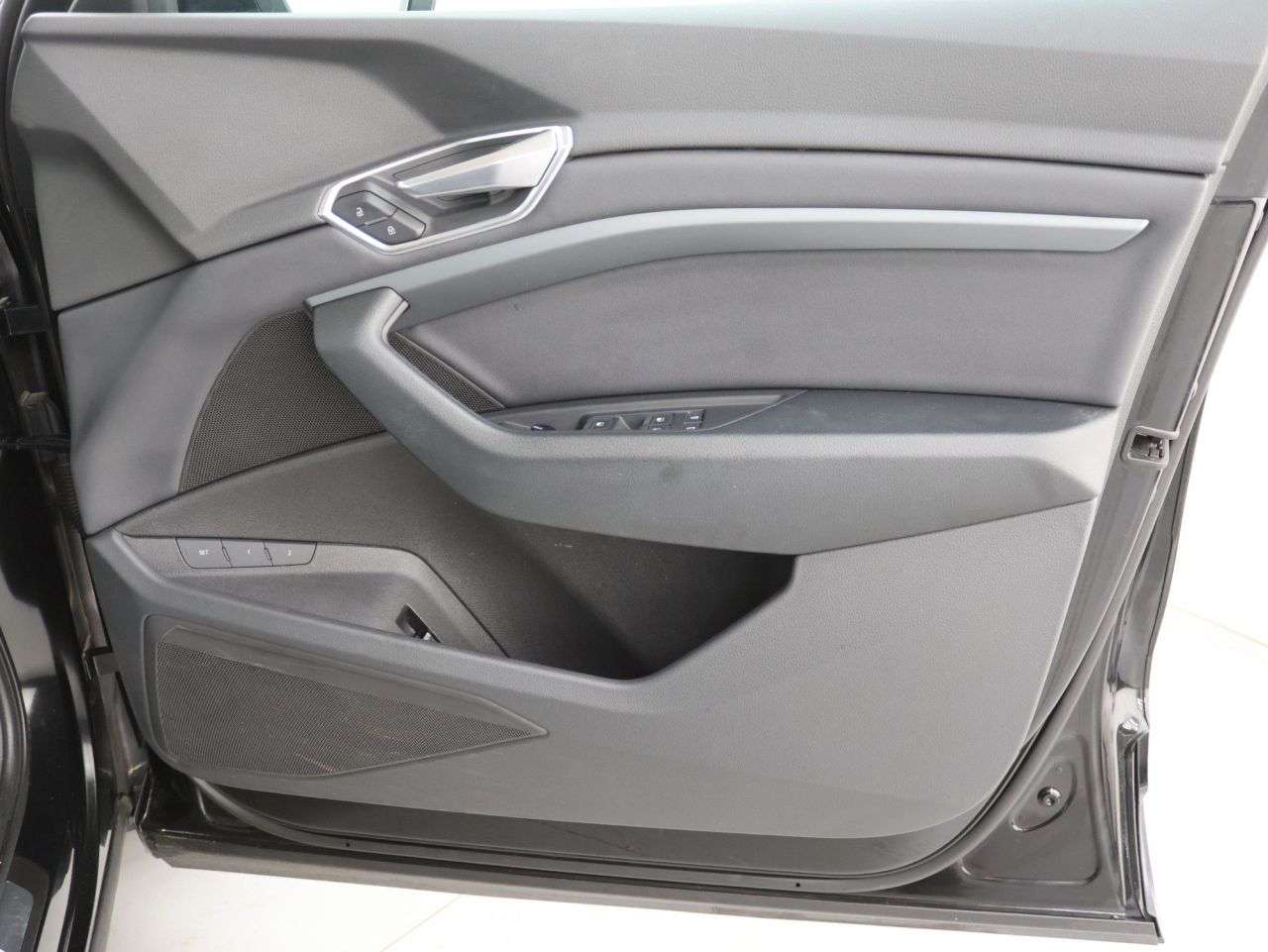 2021 AUDI E-TRON 2021 AUDI E-TRON