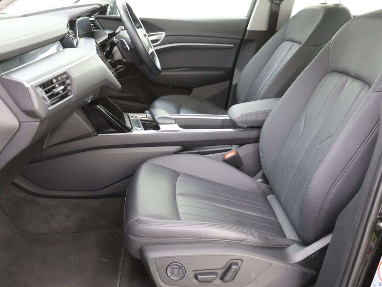 2021 AUDI E-TRON 2021 AUDI E-TRON